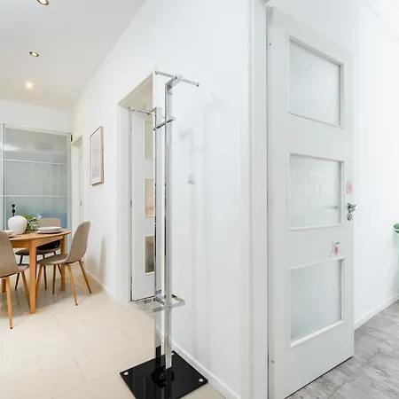 Rentero Central Two Bedroom Apartment In Prague - Two Bathroom - Parking