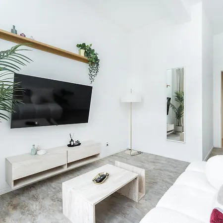 Rentero Central Two Bedroom Apartment In Prague - Two Bathroom - Parking Διαμέρισμα *
