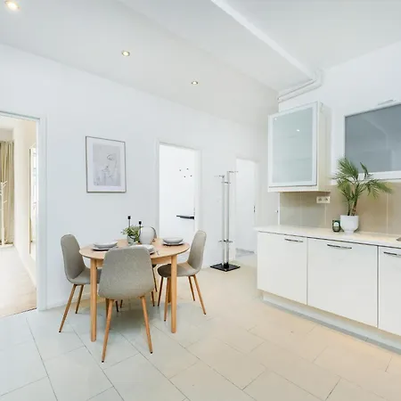 Rentero Central Two Bedroom Apartment In Prague - Two Bathroom - Parking