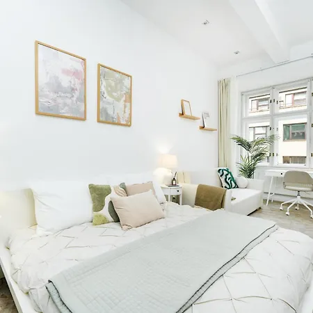 Rentero Central Two Bedroom Apartment In Prague - Two Bathroom - Parking 公寓 *