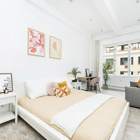 Rentero Central Two Bedroom Apartment In Prague - Two Bathroom - Parking