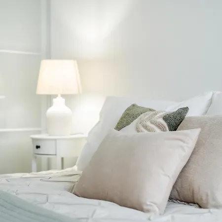 Rentero Two Bedroom In - Two Bathroom - Parking Prag