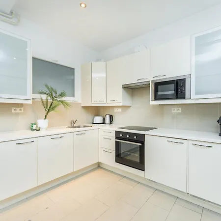 Rentero Two Bedroom In - Two Bathroom - Parking * Prag