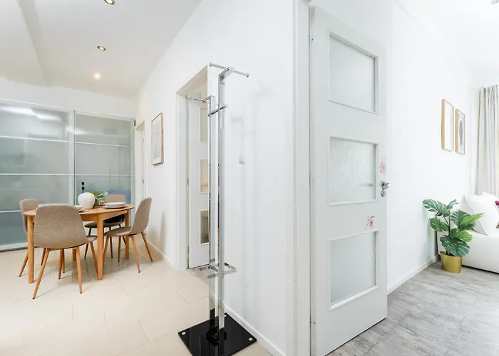Rentero Two Bedroom In - Two Bathroom - Parking