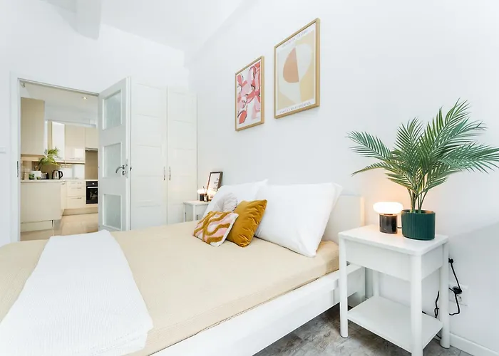 Rentero Two Bedroom In - Two Bathroom - Parking *