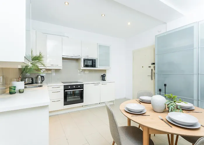 Rentero Two Bedroom In - Two Bathroom - Parking 布拉格