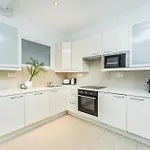 Rentero Two Bedroom In - Two Bathroom - Parking * Prag